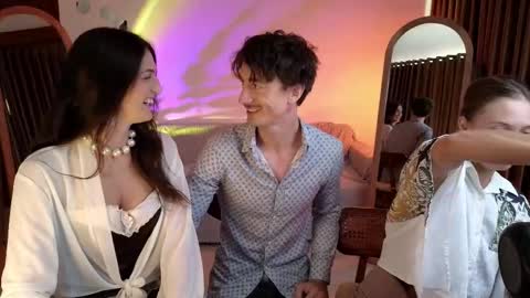   330 UTC2 girls   online show from October 14, 3:20 am