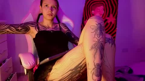 vee online show from April 1, 11:23 pm