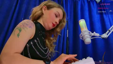 Snapshot of goddess_verdgyvi chatting on September 23, 7:13 am Verdgy online show from September 23, 7:13 am