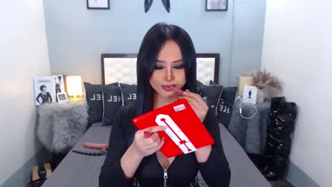 Nicole online show from January 13, 12:30 am