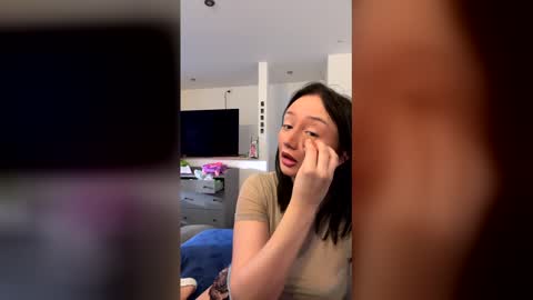 goddesstrina4 online show from February 12, 9:02 am