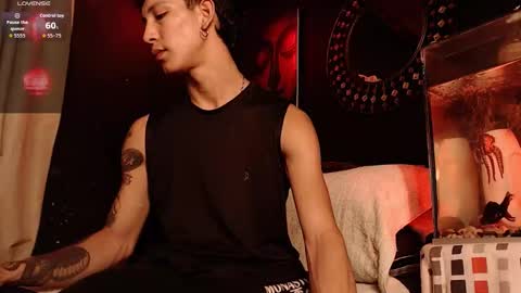 Snapshot of godly_huan chatting on November 1, 2:45 am HUAN online show from November 1, 2:45 am