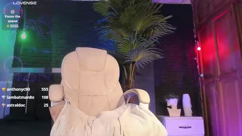 Snapshot of godly_huan chatting on February 16, 1:58 am HUAN online show from February 16, 1:58 am