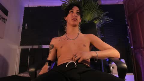 Snapshot of godly_huan chatting on February 28, 4:10 am HUAN online show from February 28, 4:10 am