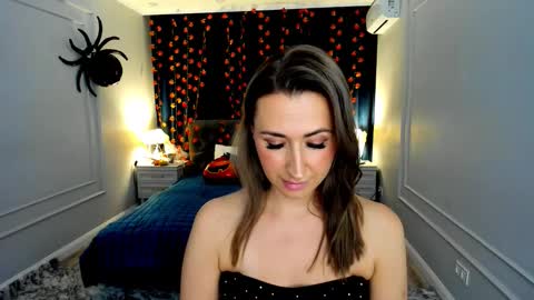 Olivia online show from October 18, 7:40 pm