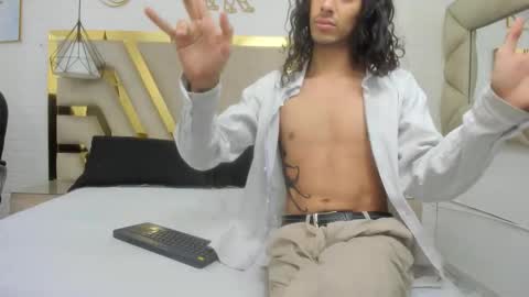 goldentemptation_ online show from April 26, 12:58 pm