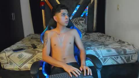 gomez_c_ online show from March 4, 10:01 am