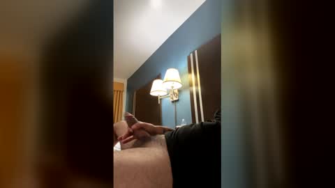 gonzalezrob428 online show from May 5, 3:51 pm