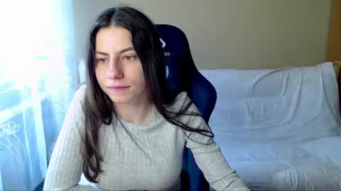 Elizabeth Effie online show from June 22, 1:40 pm