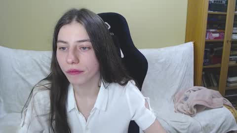 Elizabeth Effie online show from March 7, 8:11 pm