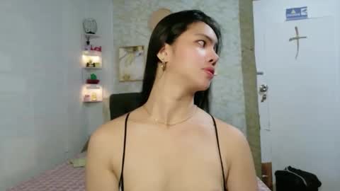 geneviev online show from April 12, 6:45 pm