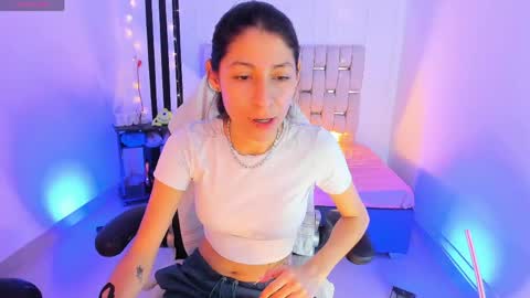 i am Jessi  I love animals and drawing I hope to get along with everyone. XOXO online show from April 13, 8:02 pm