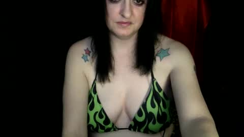 Snapshot of goth_kitten_uwu chatting on December 31, 2:29 am Kitten online show from December 31, 2:29 am