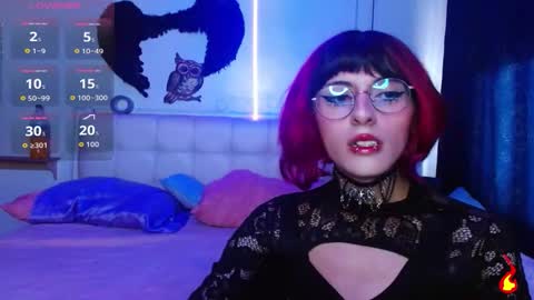 goth_minerva online show from September 29, 1:54 pm