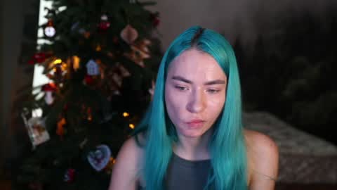 Snapshot of gracegreen chatting on December 17, 8:23 am I will be glad to see you  30 N  1800  - 2300 gmt3  online show from December 17, 8:23 am