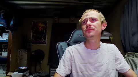 Snapshot of greenlungs8195 chatting on September 14, 7:10 am Greenlungs8195 online show from September 14, 7:10 am