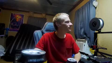 Snapshot of greenlungs8195 chatting on September 9, 12:16 pm Greenlungs8195 online show from September 9, 12:16 pm