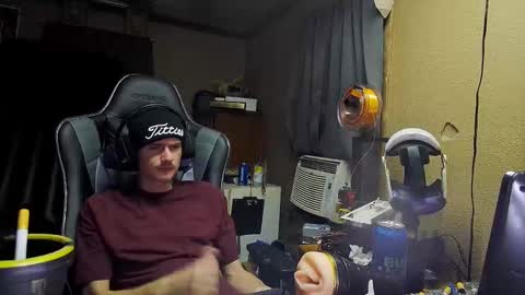 Snapshot of greenlungs8195 chatting on October 21, 2:54 pm Greenlungs8195 online show from October 21, 2:54 pm