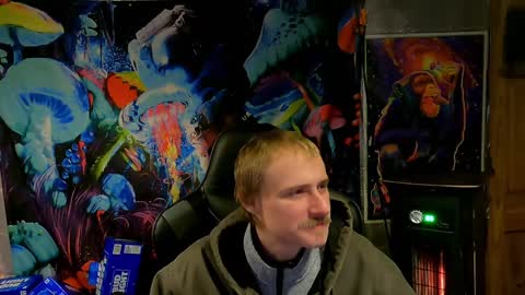 Snapshot of greenlungs8195 chatting on January 16, 7:28 am Greenlungs8195 online show from January 16, 7:28 am