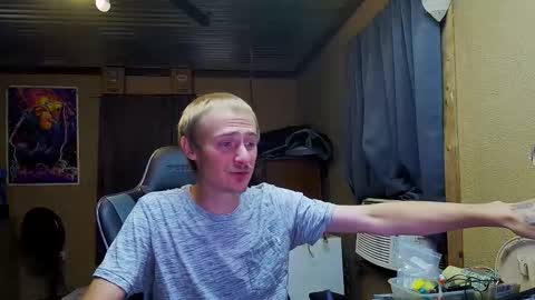 Snapshot of greenlungs8195 chatting on September 19, 7:23 am Greenlungs8195 online show from September 19, 7:23 am