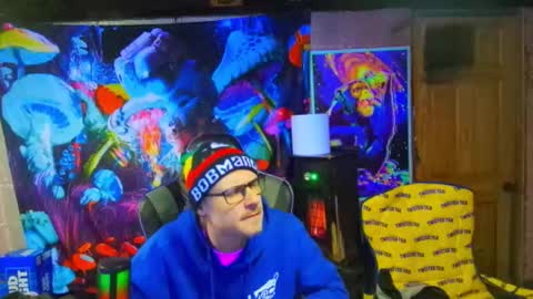 Snapshot of greenlungs8195 chatting on February 11, 7:12 am Greenlungs8195 online show from February 11, 7:12 am