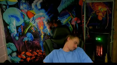 Snapshot of greenlungs8195 chatting on December 20, 8:49 am Greenlungs8195 online show from December 20, 8:49 am