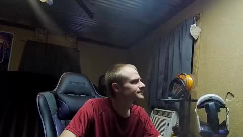 Snapshot of greenlungs8195 chatting on October 18, 7:12 am Greenlungs8195 online show from October 18, 7:12 am