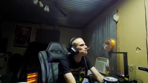 Snapshot of greenlungs8195 chatting on October 11, 6:18 am Greenlungs8195 online show from October 11, 6:18 am