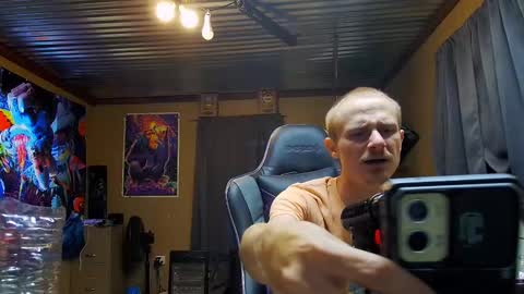 Snapshot of greenlungs8195 chatting on September 20, 10:07 am Greenlungs8195 online show from September 20, 10:07 am