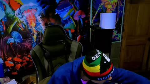 Snapshot of greenlungs8195 chatting on February 8, 9:13 am Greenlungs8195 online show from February 8, 9:13 am