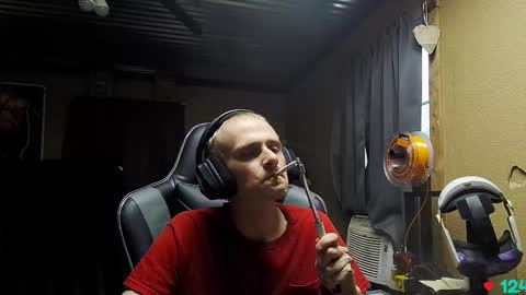 Snapshot of greenlungs8195 chatting on October 24, 1:56 pm Greenlungs8195 online show from October 24, 1:56 pm