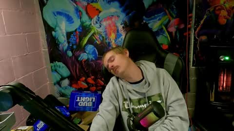 Snapshot of greenlungs8195 chatting on December 27, 8:02 am Greenlungs8195 online show from December 27, 8:02 am