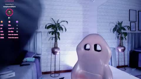   online show from September 24, 7:20 pm