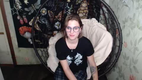 Snapshot of greenwitch9 chatting on October 4, 4:16 pm Lina online show from October 4, 4:16 pm