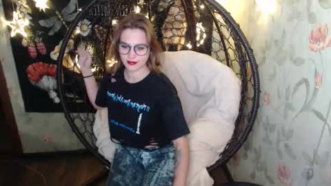 Snapshot of greenwitch9 chatting on September 20, 12:30 pm Lina online show from September 20, 12:30 pm