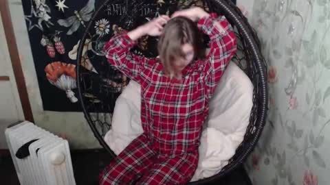 Snapshot of greenwitch9 chatting on October 19, 6:23 pm Lina online show from October 19, 6:23 pm