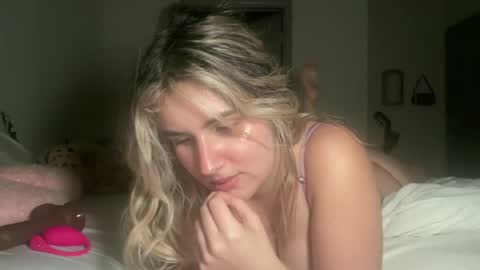 grrlgod online show from December 7, 4:26 am