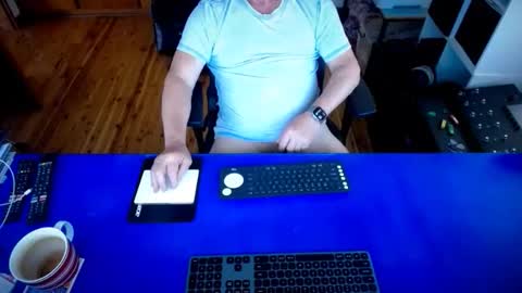 Snapshot of guesswhatigot2 chatting on October 25, 2:34 am guesswhatigot2 online show from October 25, 2:34 am