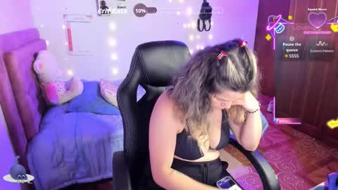 Hello Im Julieta Im 25 years old welcome to my room have fun and be happy. online show from October 7, 5:03 am