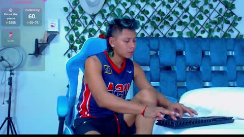 Snapshot of gurxxxt chatting on December 6, 6:11 pm Hakim online show from December 6, 6:11 pm