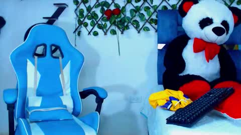 Snapshot of gurxxxt chatting on October 18, 6:56 pm Hakim online show from October 18, 6:56 pm