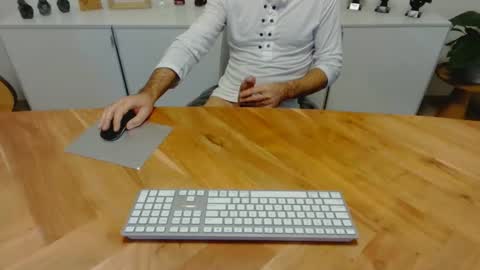 Snapshot of gux4dd chatting on October 25, 9:52 am gux4dd online show from October 25, 9:52 am