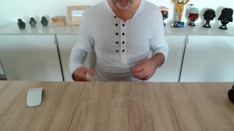 Snapshot of gux4dd chatting on March 5, 12:55 pm gux4dd online show from March 5, 12:55 pm
