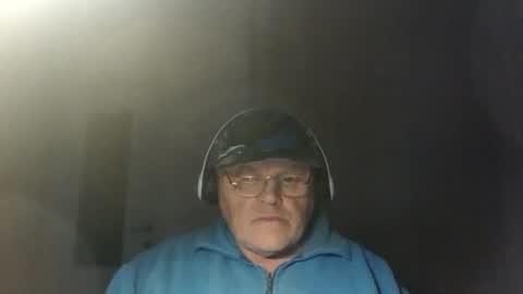 Snapshot of guyboy73 chatting on October 24, 6:52 pm guyboy73 online show from October 24, 6:52 pm
