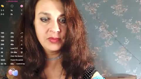 Gwendolyn Essie online show from October 5, 11:45 pm