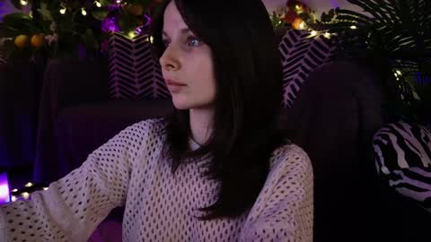 gwenhilton online show from February 27, 6:02 am