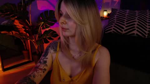 gwenhilton online show from January 25, 9:04 am