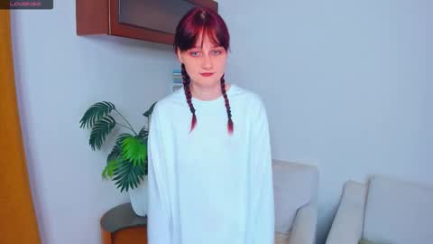 Kelly  Lilly online show from October 11, 7:06 pm