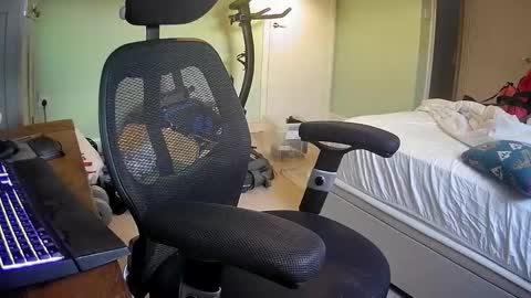 Snapshot of hairysteve212 chatting on October 27, 7:19 am HairySteve online show from October 27, 7:19 am