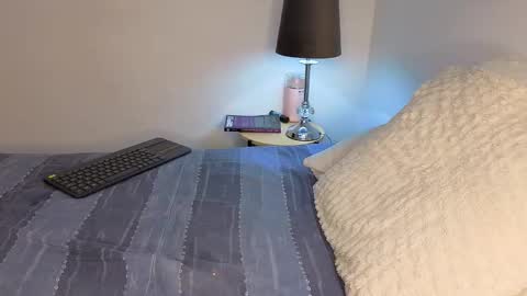 Independent       model  online show from October 28, 1:50 am